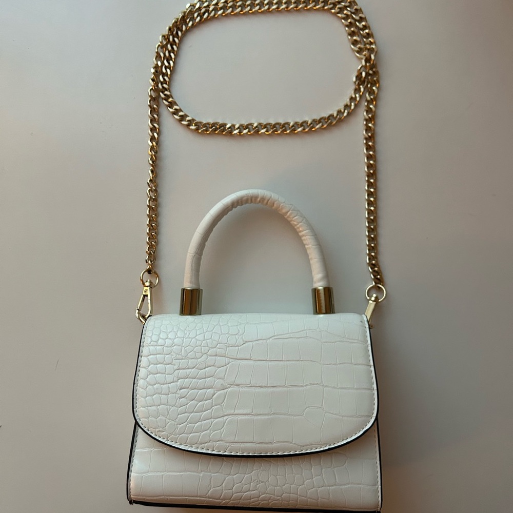Elegant White Croc-Embossed Handbag with Gold Chain